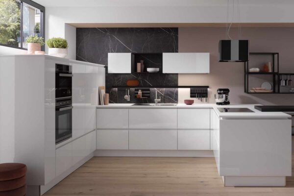 Concept130 Murano kitchen in white high gloss finish